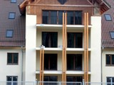 Realizacja barierek i tarasów w apartamentowcu pod Szrenicą
