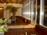 Taras drewniany wewnętrzny w Hotelu Andersia Tower