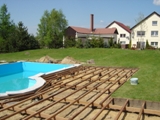 Taras drewniany przy basenie. Realizacja w Polkowicach.